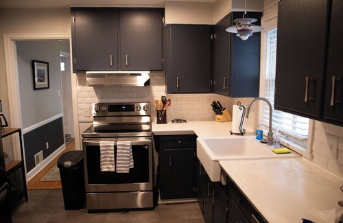 Kutzky Park House | Bluebird/Charming 2-bedroom, 1 bathroom house, 5 blocks to Mayo Clinic