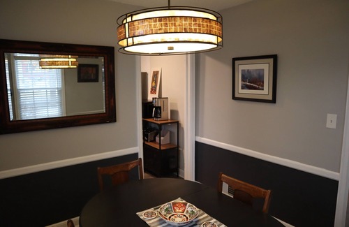 Kutzky Park House | Bluebird/Charming 2-bedroom, 1 bathroom house, 5 blocks to Mayo Clinic