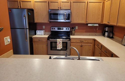 Winthrop Condo | Dog-Friendly Bluebird Condo Near Ski Trails & Downtown