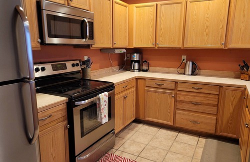 Winthrop Condo | Dog-Friendly Bluebird Condo Near Ski Trails & Downtown