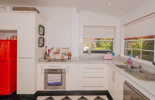 East Tamworth House | Bluebird Cottage: Character and Oceanfront Retreat Awaits