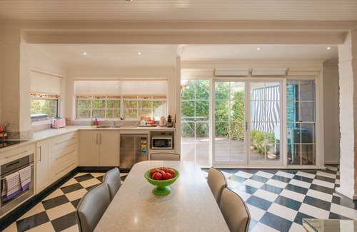 East Tamworth House | Bluebird Cottage: Character and Oceanfront Retreat Awaits