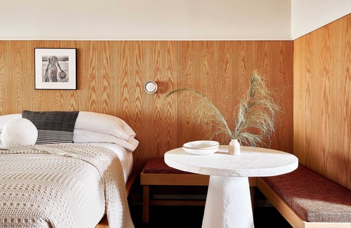 Dennis Port Hotel | Family-Friendly Bluebird Dennisport with Pool & Breakfast