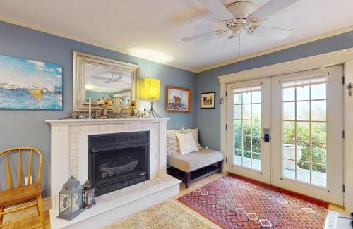 Edgecomb House | Bluebird Haven