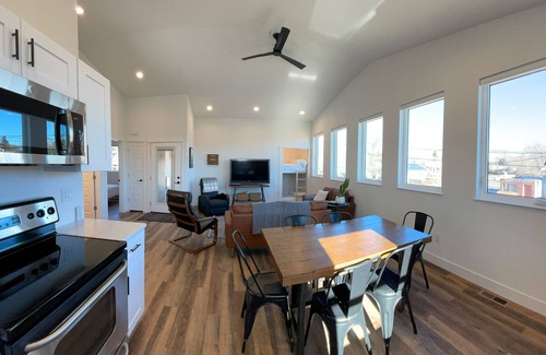 Loveland House | Inviting Bluebird Inn Carriage House in Downtown Loveland