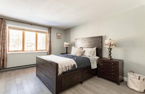 Liberty House | Bluebird Manor: Waterfront Retreat with Family-Friendly Amenities