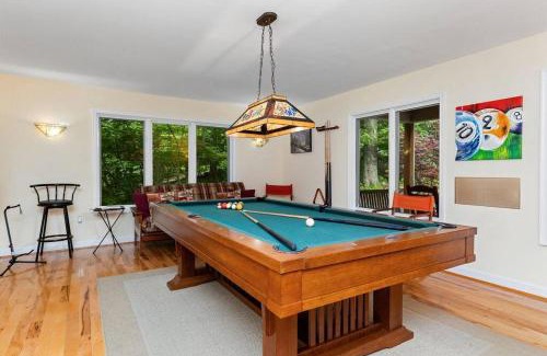 Chestnut Springs House | Relax at Bluebird Mountain Home: Pet-Friendly Getaway