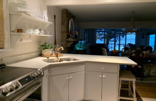 Kelso Cottage | Pet-Friendly Bluebird Rest: Lakefront Cottage with Pool