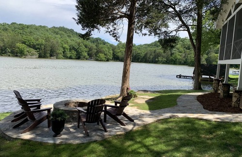 Kelso Cottage | Pet-Friendly Bluebird Rest: Lakefront Cottage with Pool