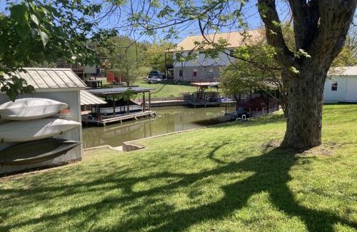 Kingsland House | Pet-Friendly Getaway at Bluebonnet Cove - Rated 9/10