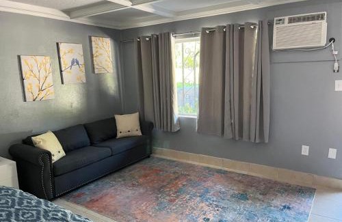High Springs Hotel | BlueGem Motel: Guest Rated 8/10 with Family-Friendly Amenities