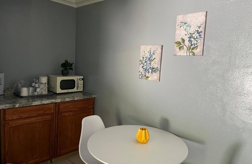 High Springs Hotel | Discover Comfort at BlueGem Motel: Rated 9.2/10 with Spa