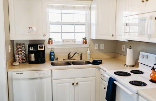 Burlington House | Inviting Bluegrass Retreat: Family-Friendly with Breakfast