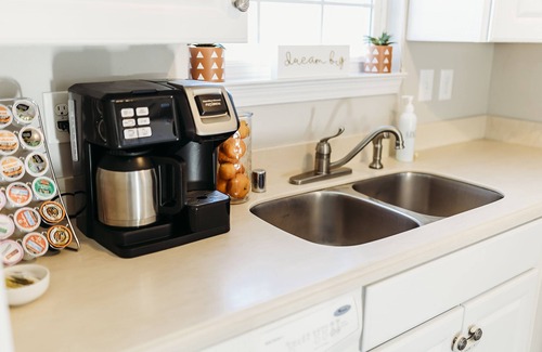 Burlington House | Inviting Bluegrass Retreat: Family-Friendly with Breakfast