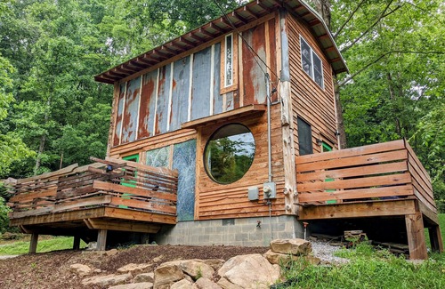 Chattanooga Cabin | Idyllic Bluegrass Highway Retreat - Pool & River Access