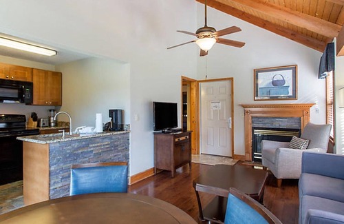 Pigeon Forge Resort | Relax at Bluegreen Laurel Crest Resort with Poolside Fun
