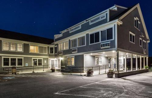 Dennis Port Hotel | Discover Bluegreen Vacations The Breakers: 4-Star Ocean View Retreat