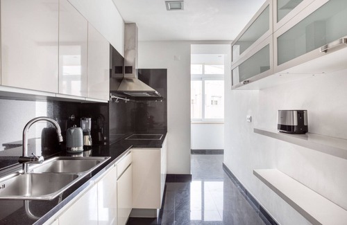 Sao Joao de Deus Apartment | Experience Comfort at Blueground | Alameda, Pet-Friendly Stay