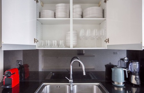 Sao Joao de Deus Apartment | Experience Comfort at Blueground | Alameda, Pet-Friendly Stay