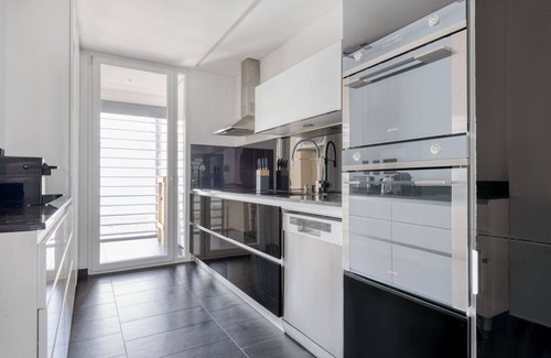 Sao Domingos de Benfica Apartment | Discover Blueground Alto dos Moinhos: Pet-Friendly Comfort
