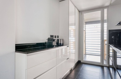 Sao Domingos de Benfica Apartment | Discover Blueground Alto dos Moinhos: Pet-Friendly Comfort