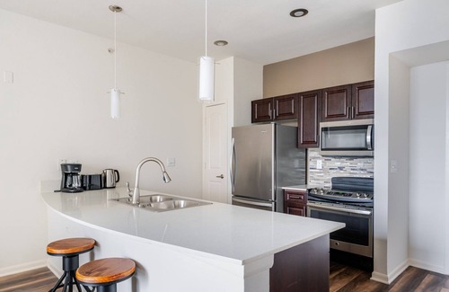 North Burnet Apartment | Blueground | Domain, gym, pool & w/d, nr shops