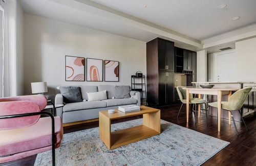 North Burnet Apartment | Blueground | Domain, pool & w/d, nr stadium