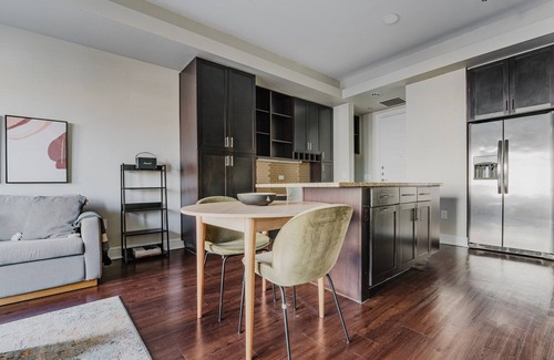 North Burnet Apartment | Blueground | Domain, pool & w/d, nr stadium