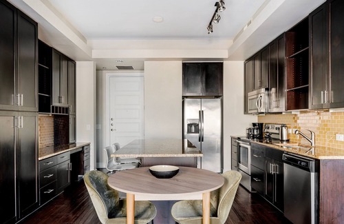 North Burnet Apartment | Blueground | Domain, pool & w/d, nr stadium