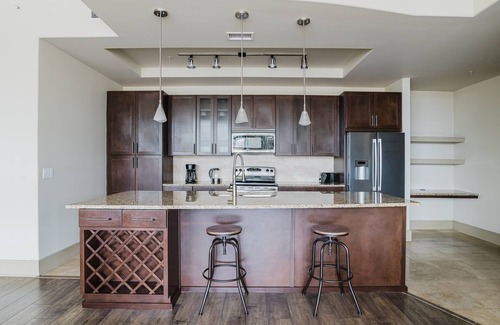 Second Street District Apartment | Blueground | Downtown 2bd apartment