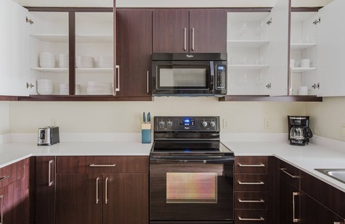 Pleasanton Apartment | Blueground | Dublin, pool & AC, nr museums
