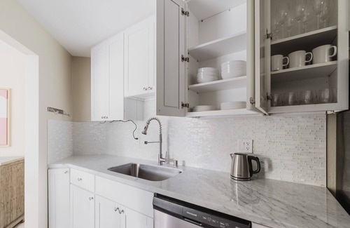 Central District Apartment | Blueground | Fremont 2bd apartment