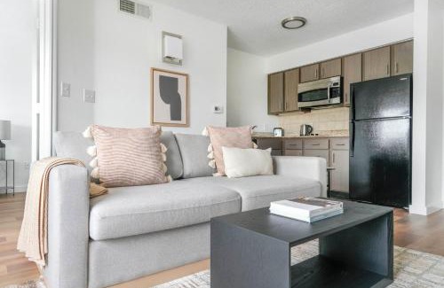 Gateway Apartment | Gateway Hotel with Pool, Gym, and Shops Nearby in ATX