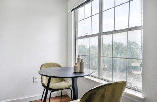 Gateway Apartment | Gateway Hotel with Pool, Gym, and Shops Nearby in ATX