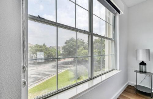 Gateway Apartment | Gateway Hotel with Pool, Gym, and Shops Nearby in ATX