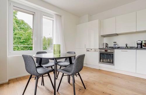 Hoengg Apartment | Blueground | Höngg, balcony, nr Uetliberg