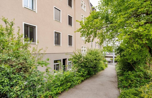 Hoengg Apartment | Blueground | Höngg, washer, nr Limmat