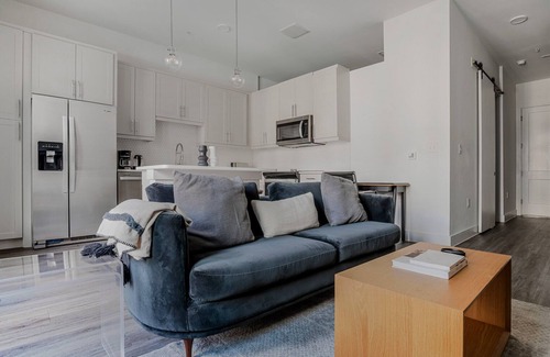 Highland Apartment | Blueground | Highland 1bd apartment