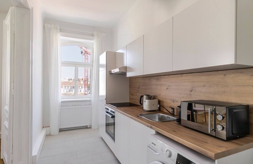 Josefstadt Apartment | Blueground | Josefstadt, view, nr Rathaus