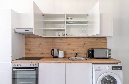 Josefstadt Apartment | Blueground | Josefstadt, view, nr Rathaus