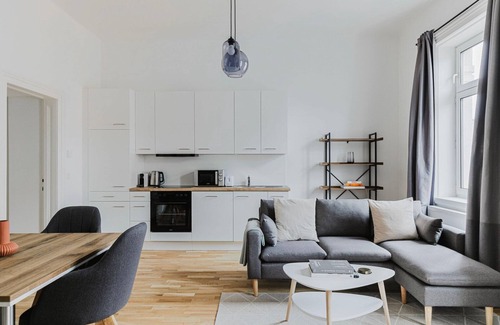 Erdberg Apartment | Blueground | Landstraße, w/d, furnished & ready