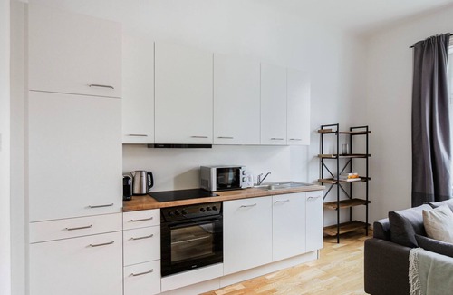 Erdberg Apartment | Blueground | Landstraße, w/d, furnished & ready