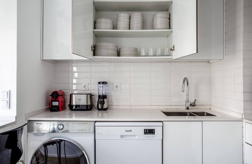 Sao Domingos de Benfica Apartment | Discover Blueground in Laranjeiras: Fully Furnished Comfort
