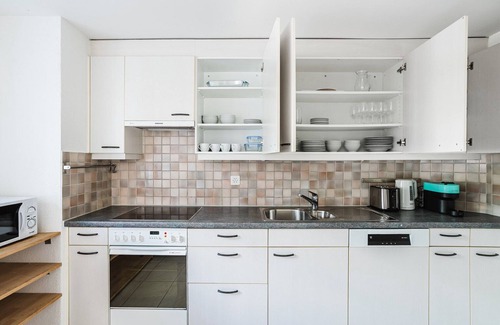 Oberstrass Apartment | Blueground | Oberstrass, rooftop, full kitchen
