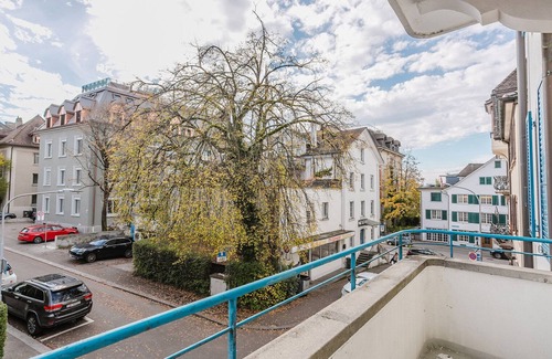 Oberstrass Apartment | Blueground | Oberstrass, rooftop, full kitchen