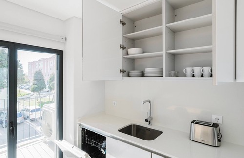 Carcavelos Apartment | Blueground | Oeiras, AC & w/d, nr Palácio