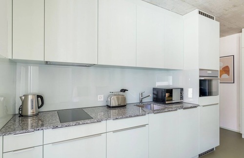 Oerlikon Apartment | Blueground | Oerlikon, balcony, nr ETH Zürich