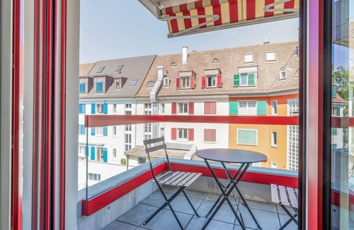 Oerlikon Apartment | Blueground | Oerlikon, balcony, nr ETH Zürich
