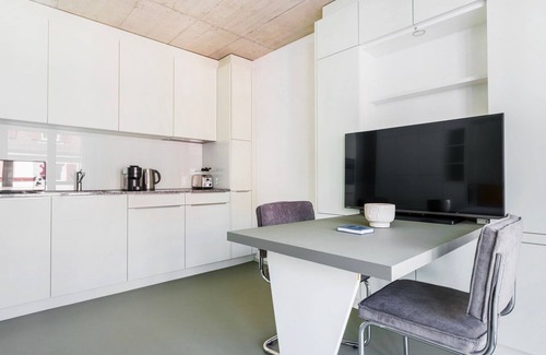Oerlikon Apartment | Blueground | Oerlikon, balcony, nr Zurich Zoo