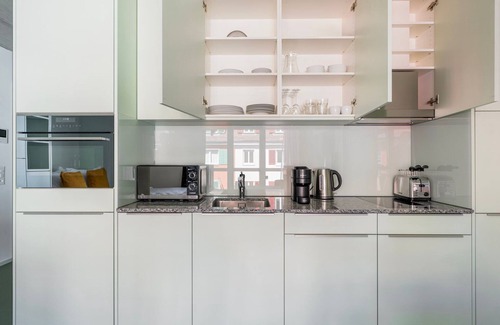 Oerlikon Apartment | Blueground | Oerlikon, balcony, nr Zurich Zoo